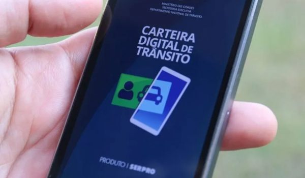 Credencial para estacionamento em vagas especiais pode ser obtida no Aplicativo da Carteira Digital de Trânsito