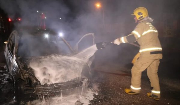 Ford Fiesta pegou fogo e ficou completamente destruído na PR-151