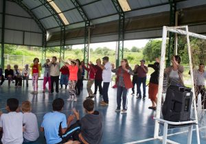 CEMID faz visita em escola municipal e grupos realizam troca de apresentações culturais