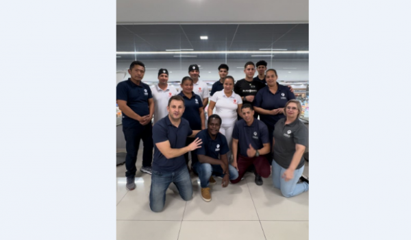 Franco Supermercado contrata imigrantes da Cuba, Venezuela e Haiti para somar ao quadro de funcionários 