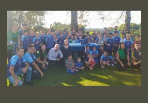 Escolinha de Futebol do Pinheiral recebe doação do Fundo Social do Sicredi