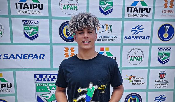 Atleta de Handebol de Palmeira é premiado como destaque na categoria sub-15, em Umuarama