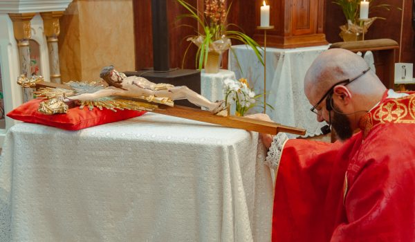 Padre Adriano Da Levedove convida fiéis a profunda jornada espiritual na Semana Santa