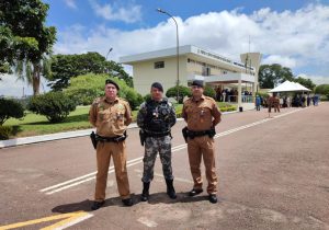 Polícias de Palmeira recebem a medalha 'Heróis dos Campos Gerais'