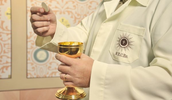 Ministros da Eucaristia da Paróquia participarão de retiro no sábado (27)