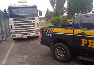 PRF localizou e recuperou dois caminhões de carga roubados durante os dias 23 e 25 de abril