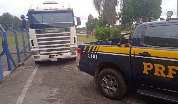 PRF localizou e recuperou dois caminhões de carga roubados durante os dias 23 e 25 de abril