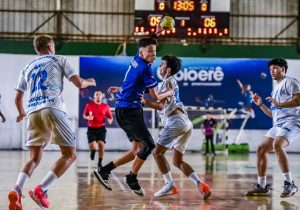 Professora de Handebol destaca trajetória do jovem atleta Enzo Gabriel Schroeder