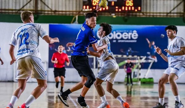 Professora de Handebol destaca trajetória do jovem atleta Enzo Gabriel Schroeder