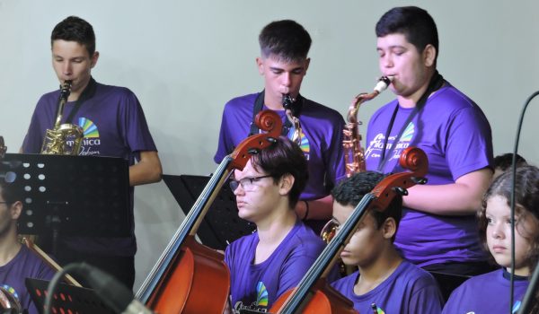 Orquestra Filarmônica Tom Jobim apresenta 'Especial Dia das Mães' nesta sexta-feira (10)