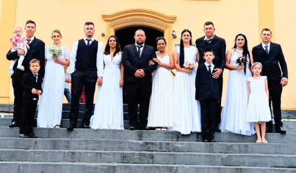 Cinco casais receberam Sacramento do Matrimônio após participarem dos Encontros de Regularização