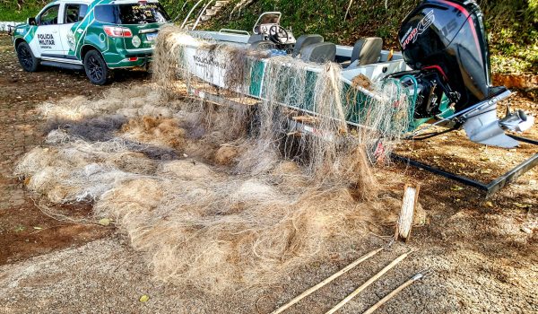 Ações da Polícia Ambiental resultam na prisão de nove pessoas e mais de quatro mil metros de redes e armas apreendidas