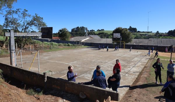 Prefeitura assina ordem de serviço para início de construção de quadra coberta na Escola Municipal de Queimadas