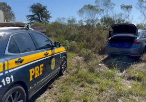 Após 15 km de fuga, PRF recupera  em Palmeira automóvel roubado