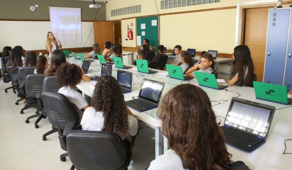 Paraná lidera educação no Brasil com as melhores notas no Ideb 2023