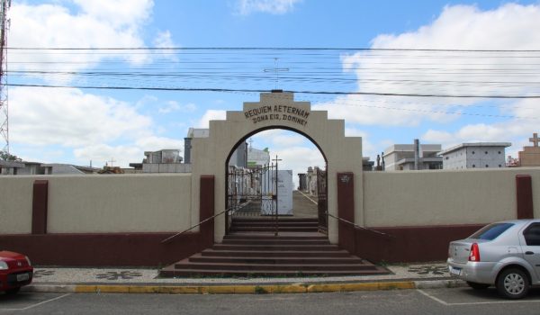 Homem encontrado morto no mês passado em Palmeira, foi sepultado na terça-feira (13)