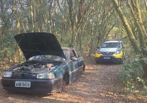 Gol furtado em Palmeira e outros dois veículos são localizados em área de mata em Ponta Grossa