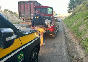 Adolescente é apreendida pela PRF transportando maconha