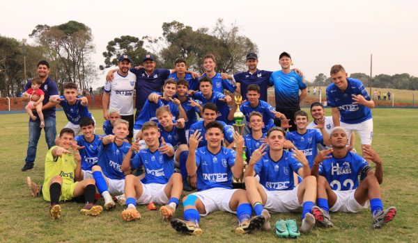 Juvenil do Pinheiral conquista título do Campolarguense 2024