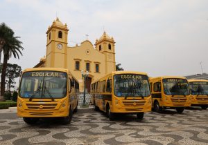 Prefeitura de Palmeira adquire 6 novos ônibus equipados com ar-condicionado para o transporte escolar