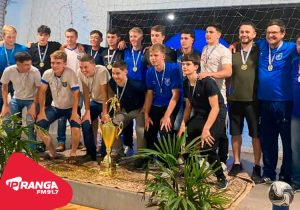 Pinheiral Sub-17 recebe troféu e medalhas da Liga de Futebol de Campo Largo