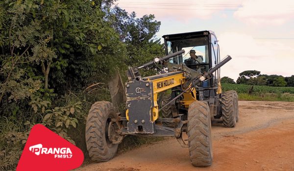 Comunidades de Mandaçaia, Pinheiral de Baixo e Pinheiral dos Malucelli recebem melhorias nas estradas