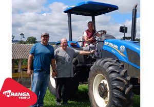 Colégio Agrícola de Palmeira recebe doação de trator da New Holland