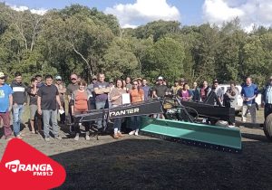 Prefeitura de Palmeira entrega plaina agrícola para comunidade de Faxinal dos Silva