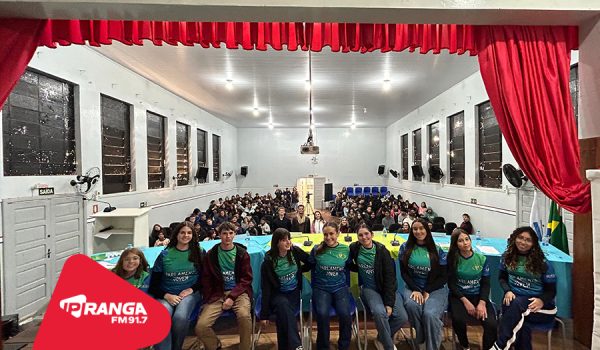 Parlamento Jovem realiza sessão itinerante no Colégio Dom Alberto Gonçalves