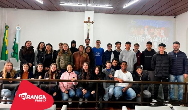 Câmara Municipal de Palmeira recebe estudantes do Colégio de Pinheiral de Baixo em visita guiada