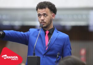 Lucas Santana toma posse no Parlamento Universitário e representa Palmeira na Assembleia Legislativa do Paraná