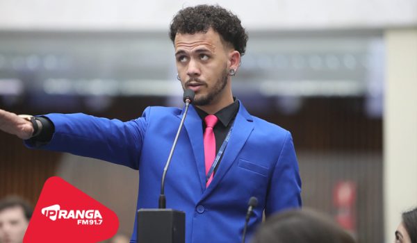 Lucas Santana toma posse no Parlamento Universitário e representa Palmeira na Assembleia Legislativa do Paraná