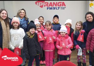 Alunos da Rede Municipal visitam a Rádio Ipiranga em atividade do Projeto Valores