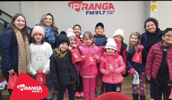 Alunos da Rede Municipal visitam a Rádio Ipiranga em atividade do Projeto Valores