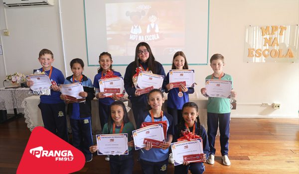 Secretaria de Educação de Palmeira entrega certificados do Concurso MPT na Escola 2025